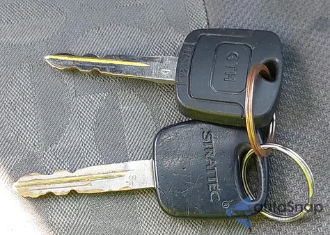 2005 Ford Focus Zx4 z USA, uszkodzony, nr VIN 1FAFP34N55W199523